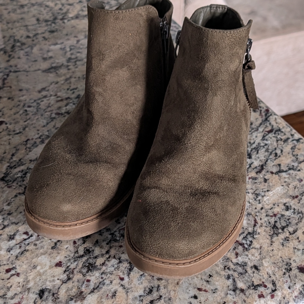 Esprit Saige Bootie In Olive Sz 8.5
